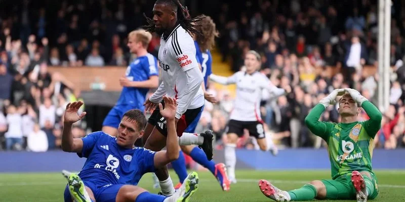 Fulham đã có được 3 điểm trước Leicester ở vòng đấu thứ 21 của Ngoại hạng Anh