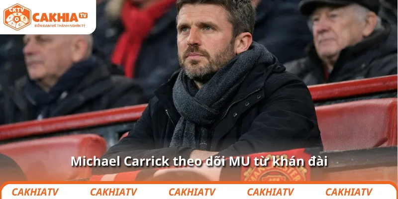 Michael Carrick theo dõi MU từ khán đài